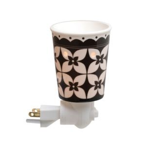 Scentsy Bloom Plug in warmer